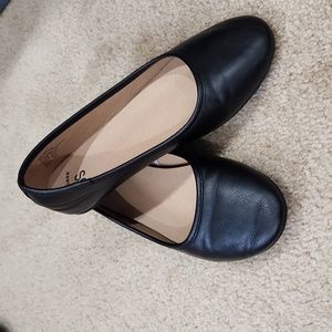 Girls black flats